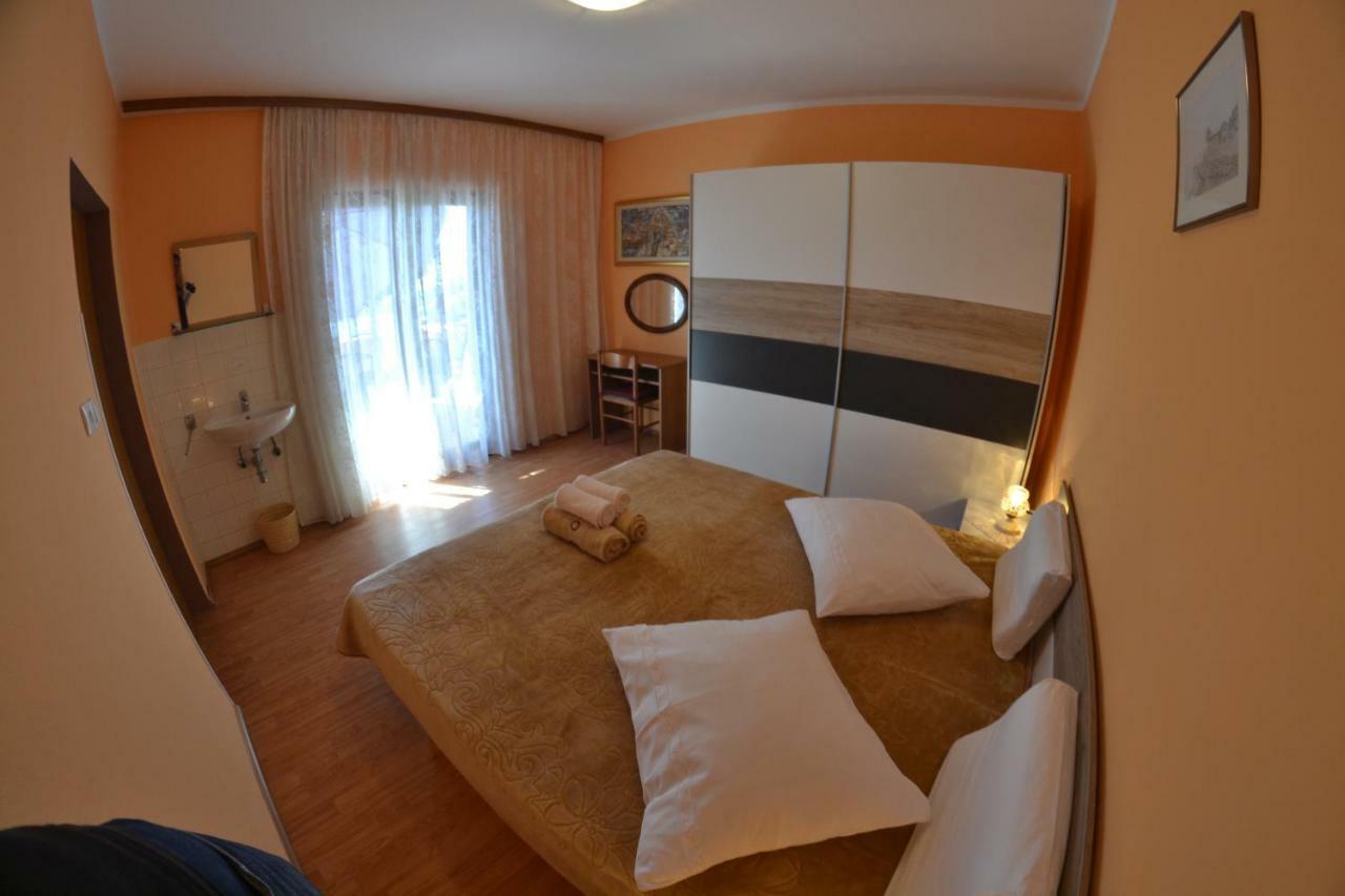Apartman Jadranka Palit Exterior photo