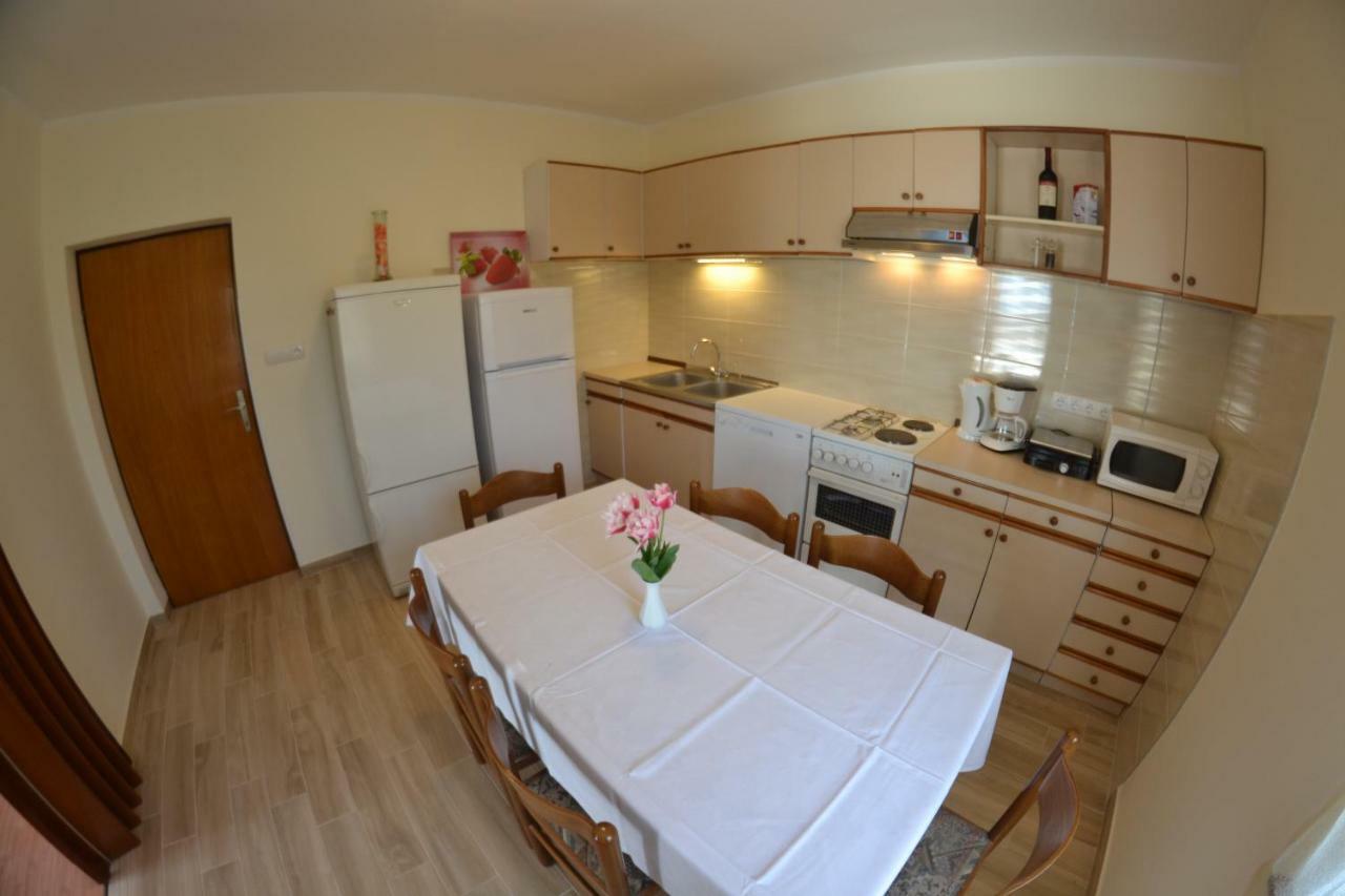 Apartman Jadranka Palit Exterior photo