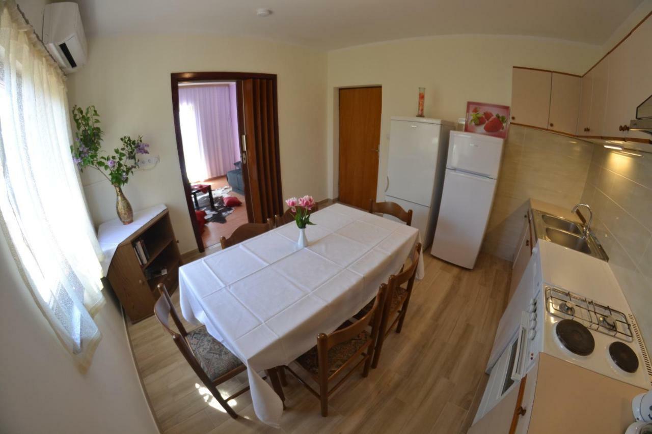 Apartman Jadranka Palit Exterior photo