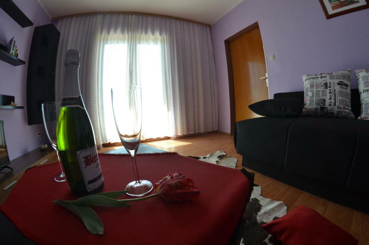 Apartman Jadranka Palit Exterior photo