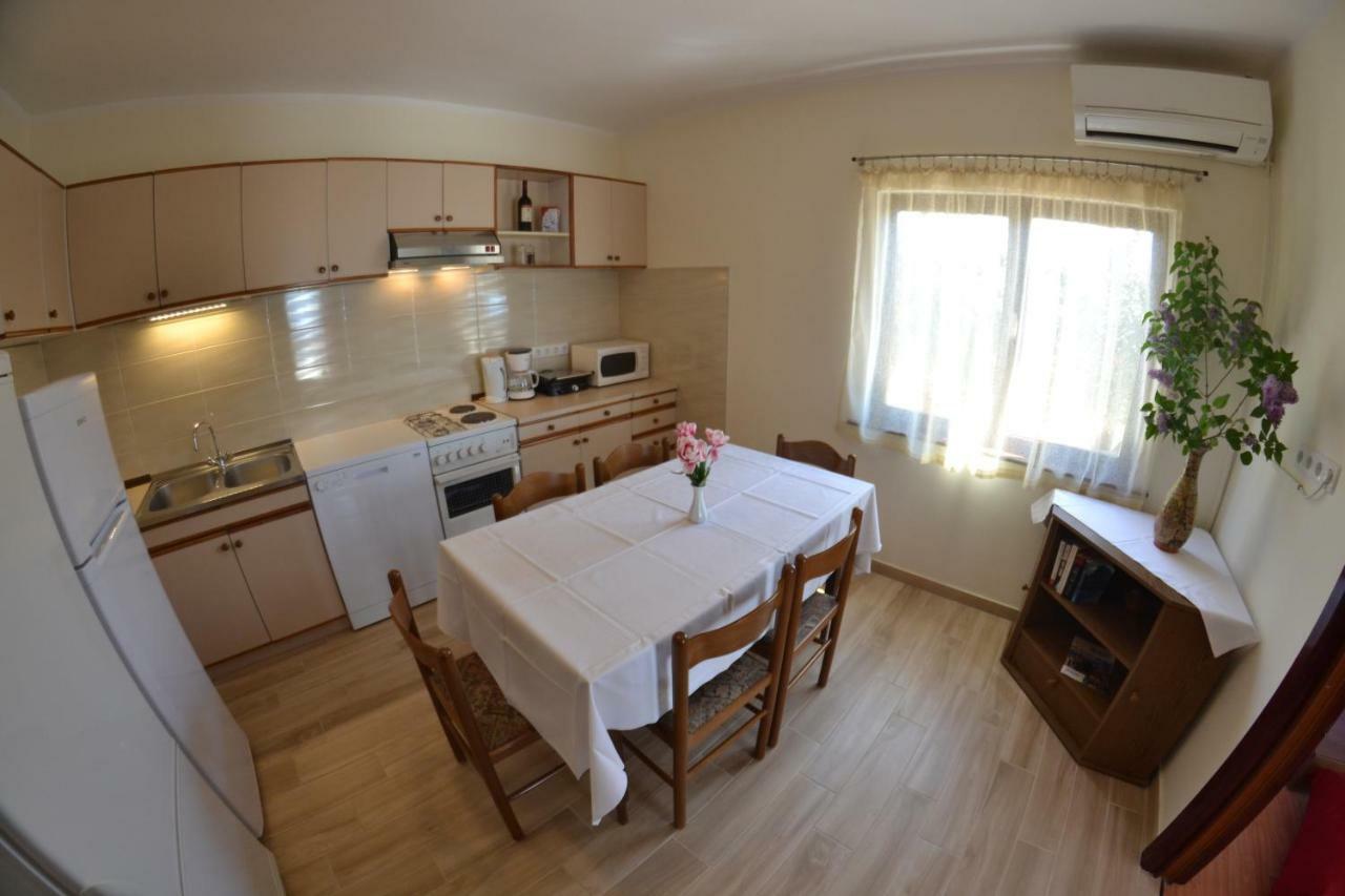 Apartman Jadranka Palit Exterior photo