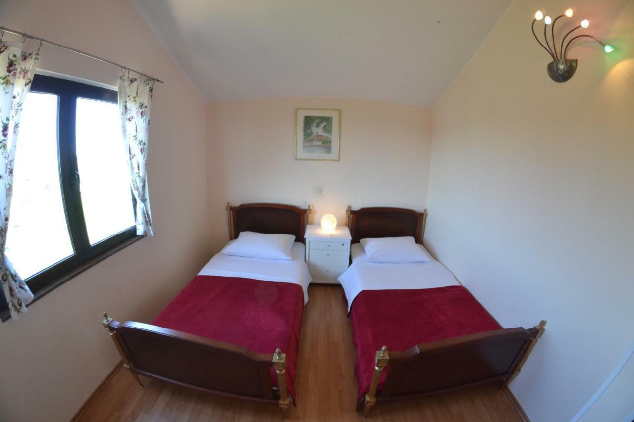 Apartman Jadranka Palit Exterior photo