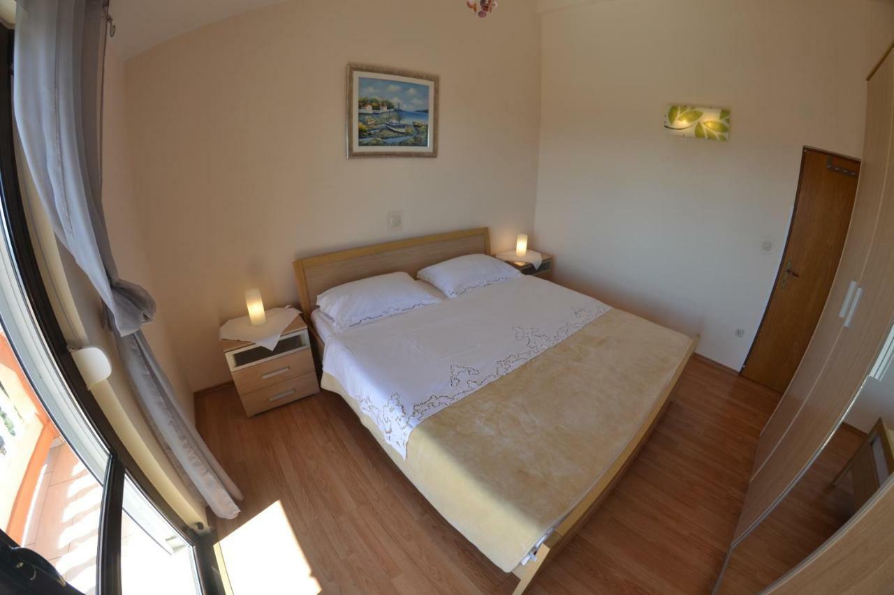 Apartman Jadranka Palit Exterior photo